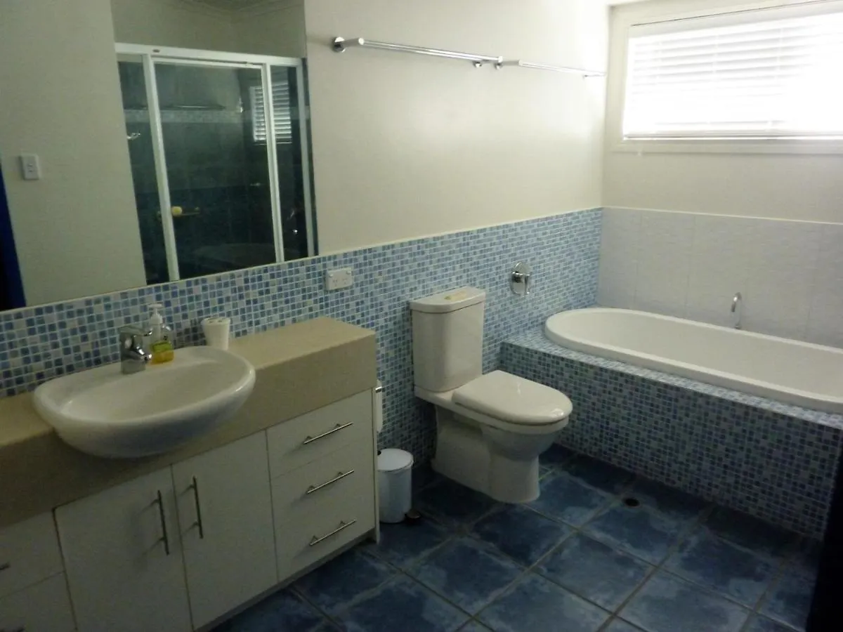 8 Belle Court Rainbow Shores Rainbow Beach 0*,  Australië